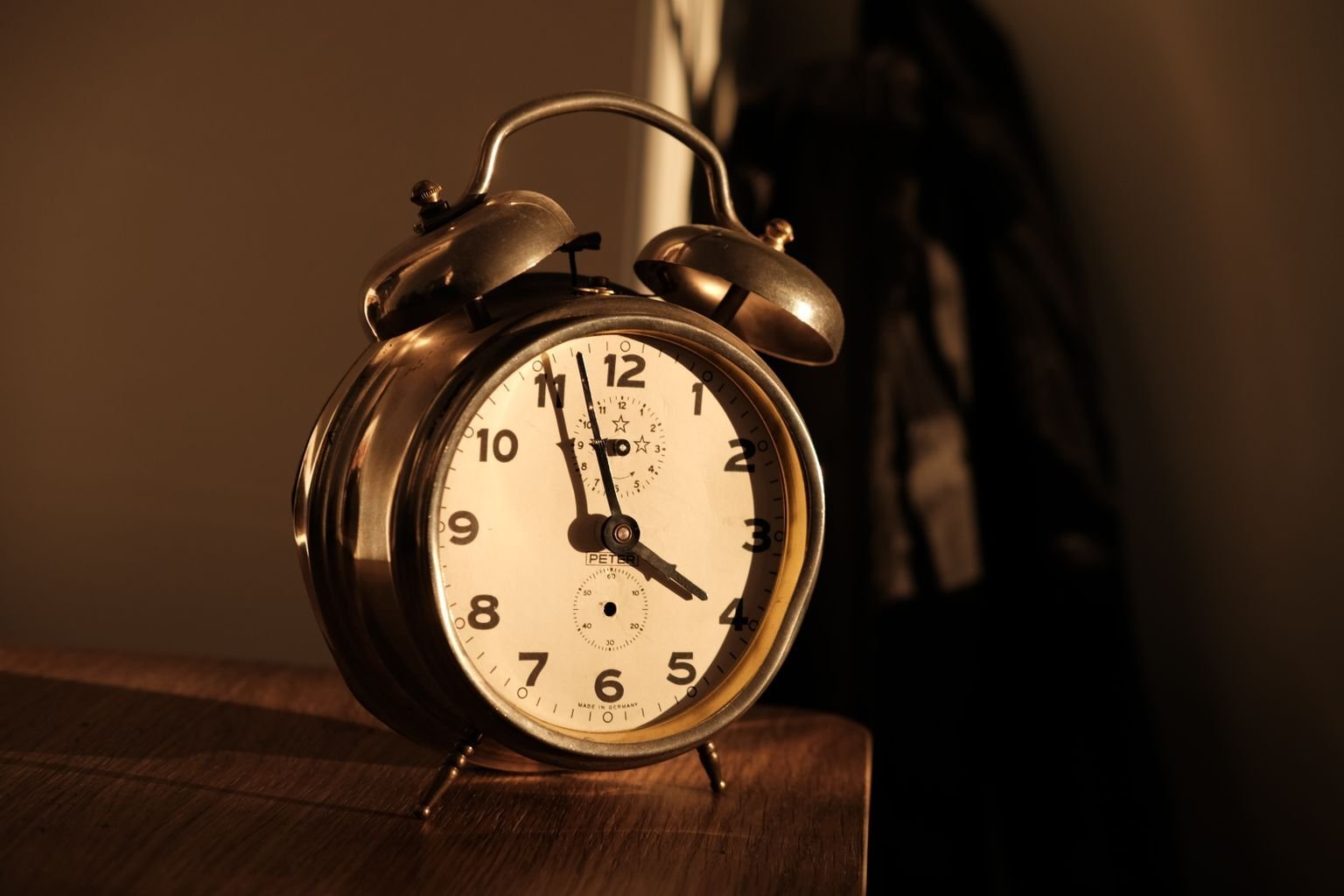 Clocks Fall Back November 1: How to Protect Your Sleep (and the Kids’)
